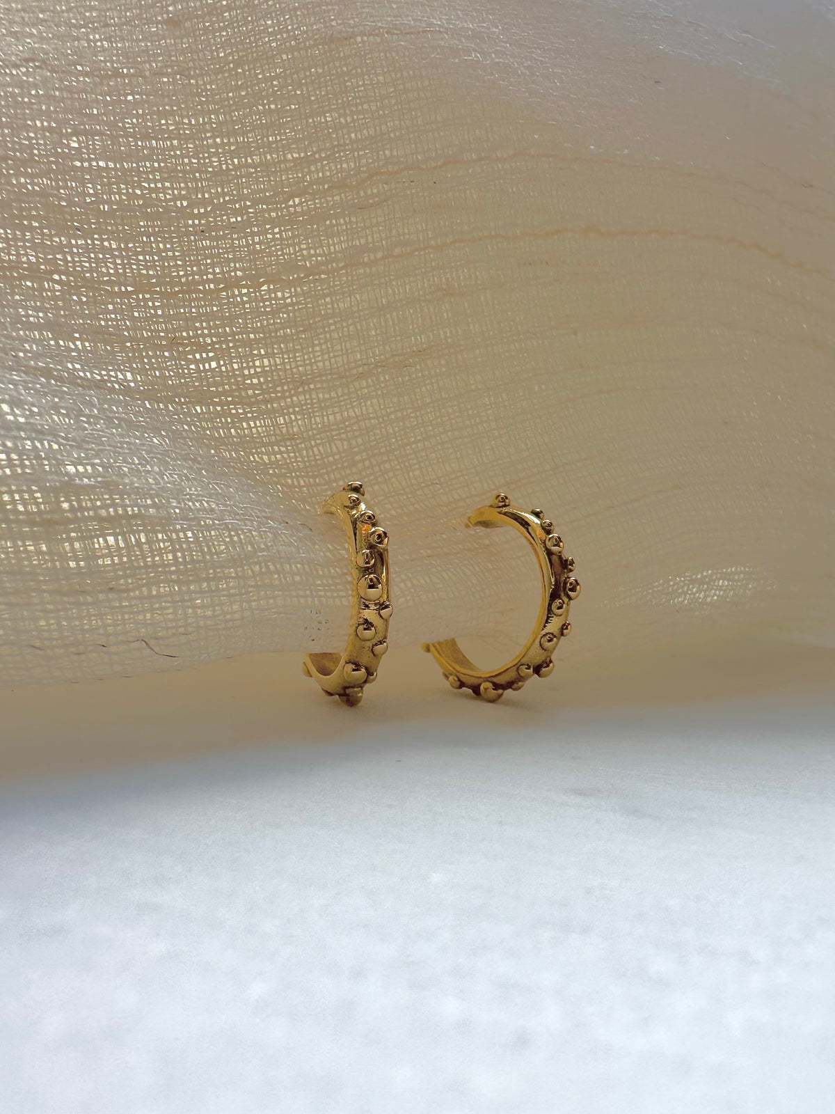 Hoop earrings with a push back closure, 11mm diameter, in 18K yellow gold
