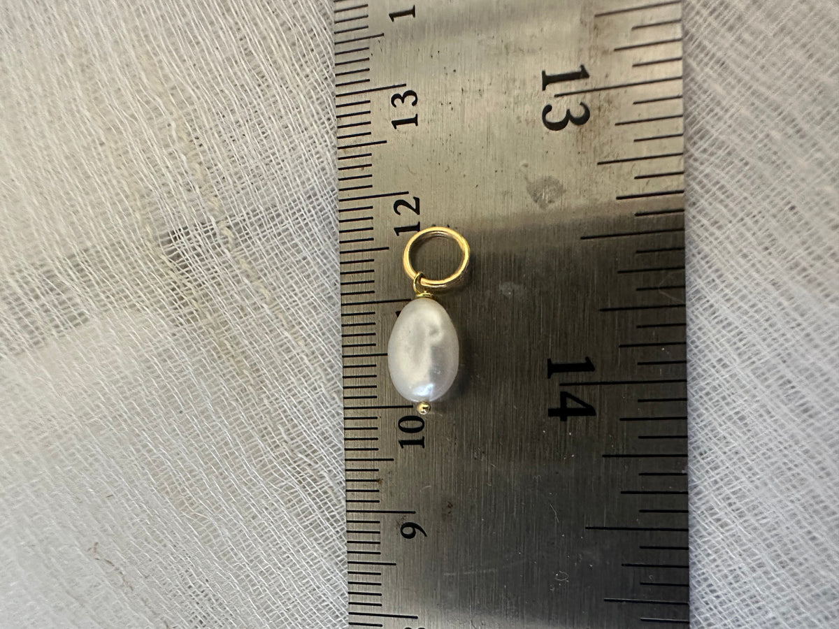 Baroque freshwater pearl charm set in 18K gold