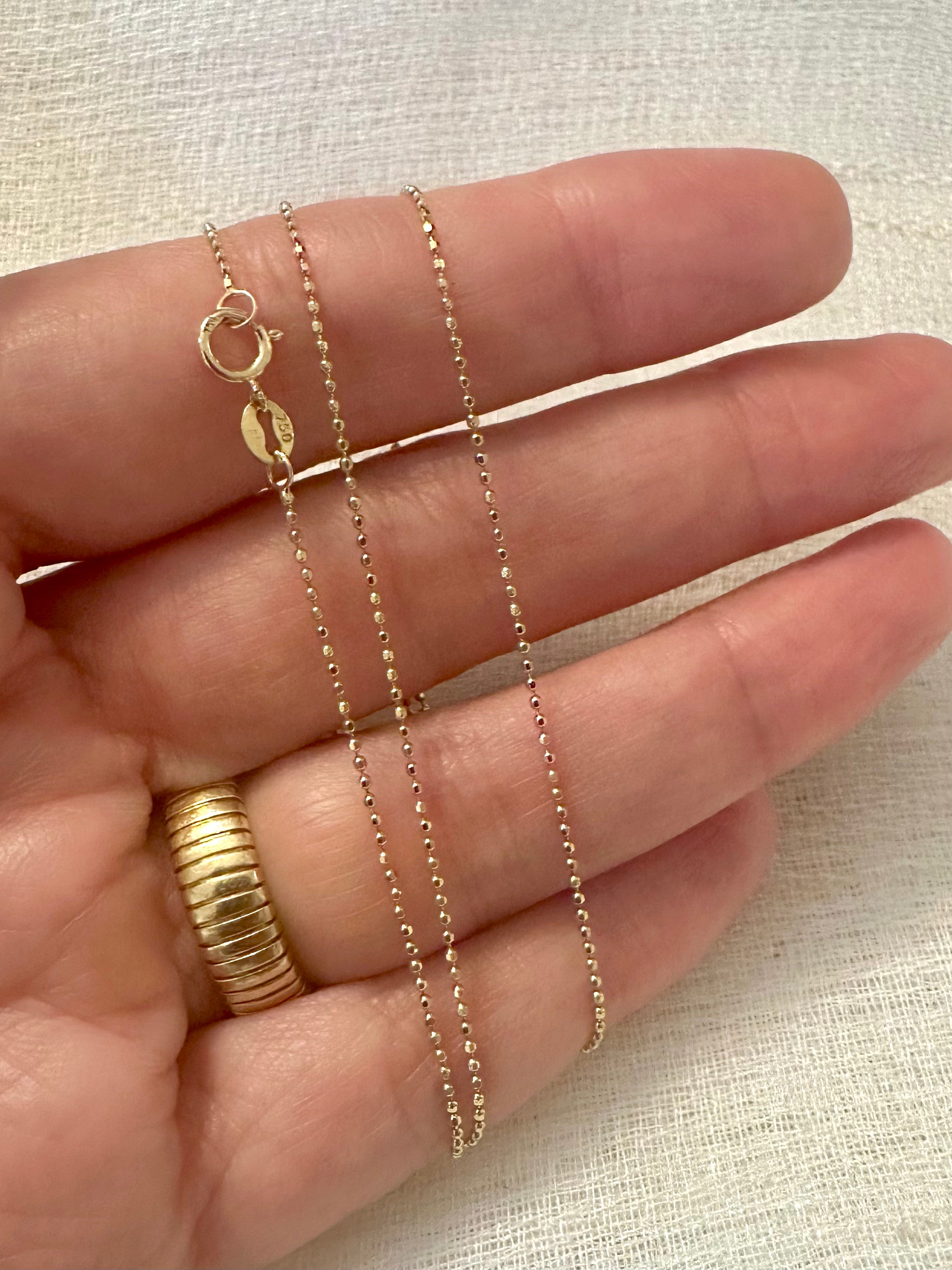 Diamond cut chain with a spring clasp, 18 inches long