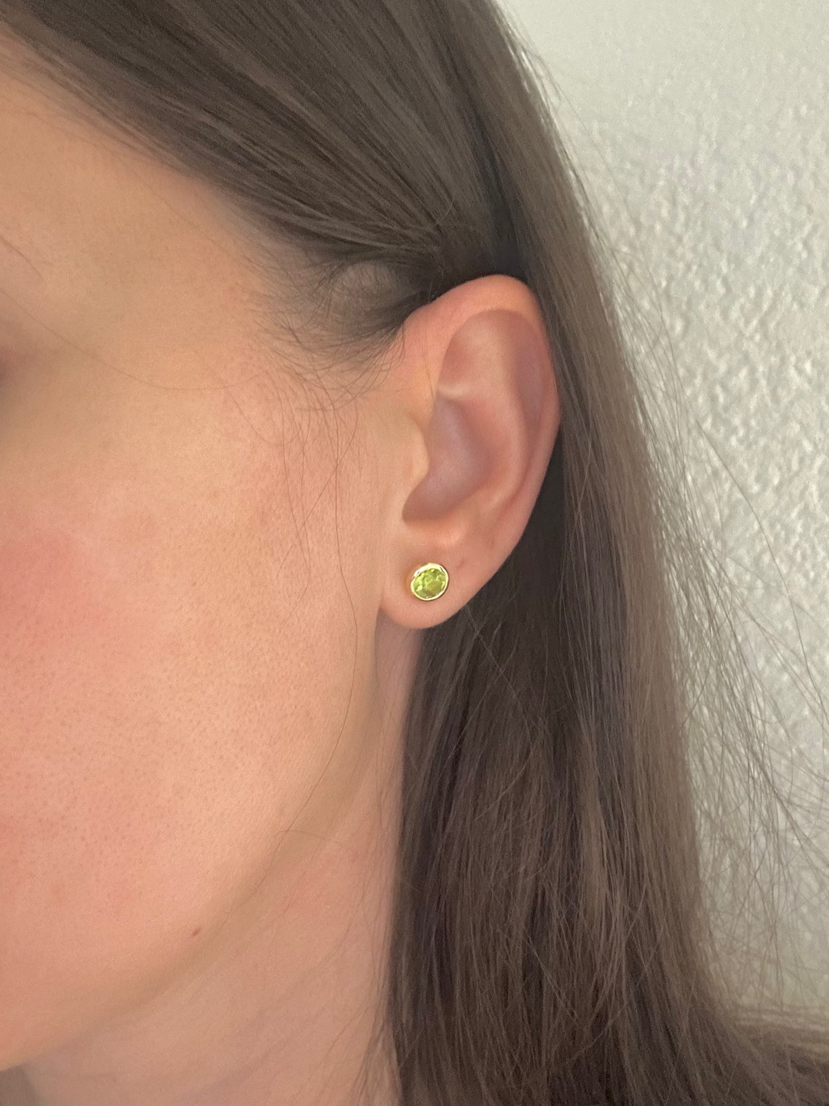 Yellowish green peridot studs in 18K yellow gold, fifth view