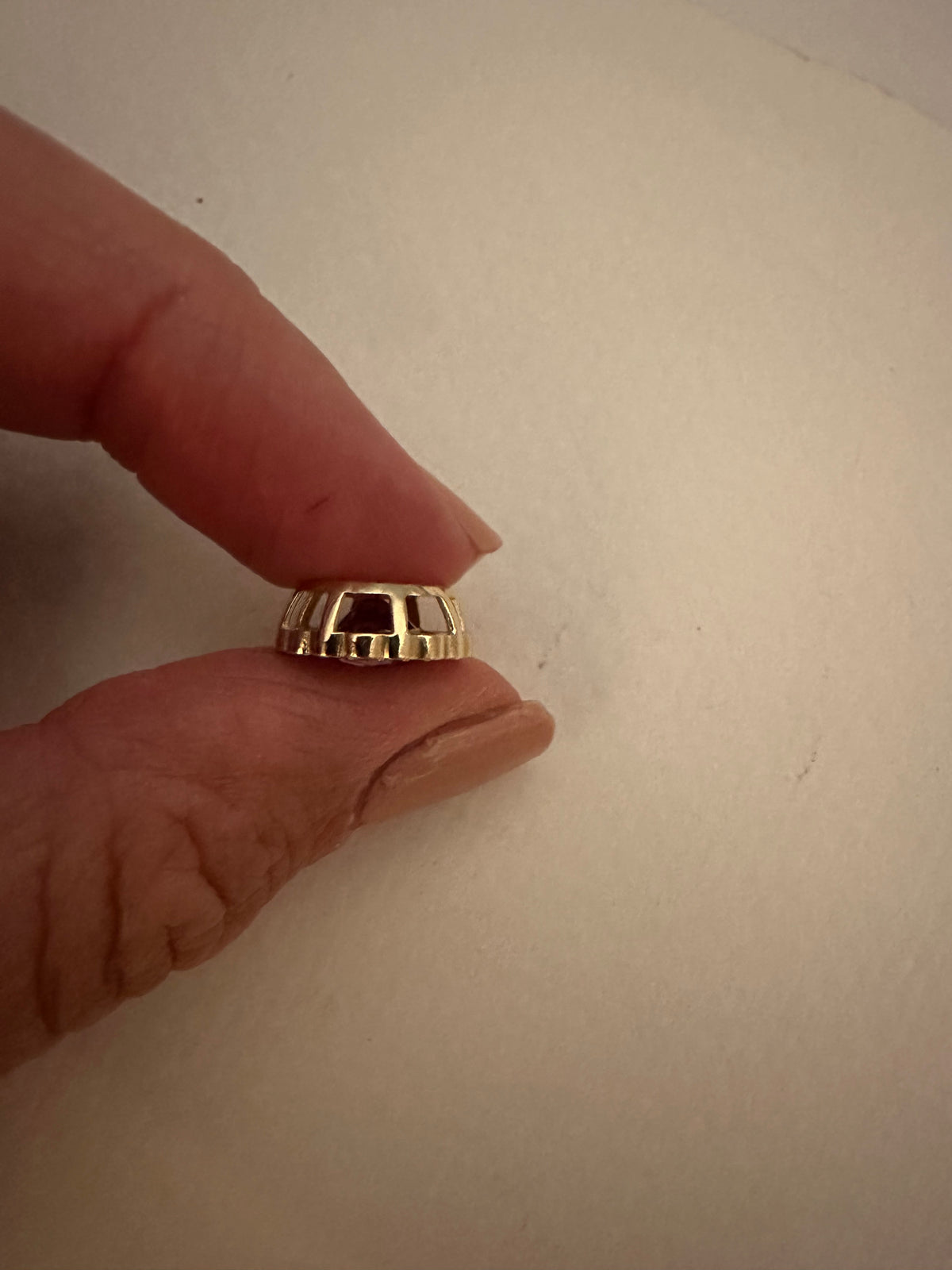 Center stone set in a 0.8mm bezel, with a 0.4mm bezel around the diamond halo