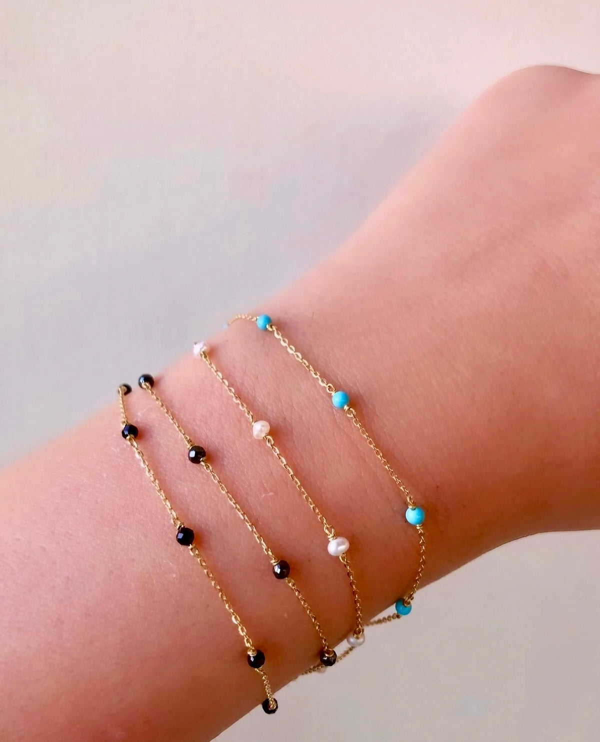 Dainty 18K gold bracelet with freshwater pearl beads