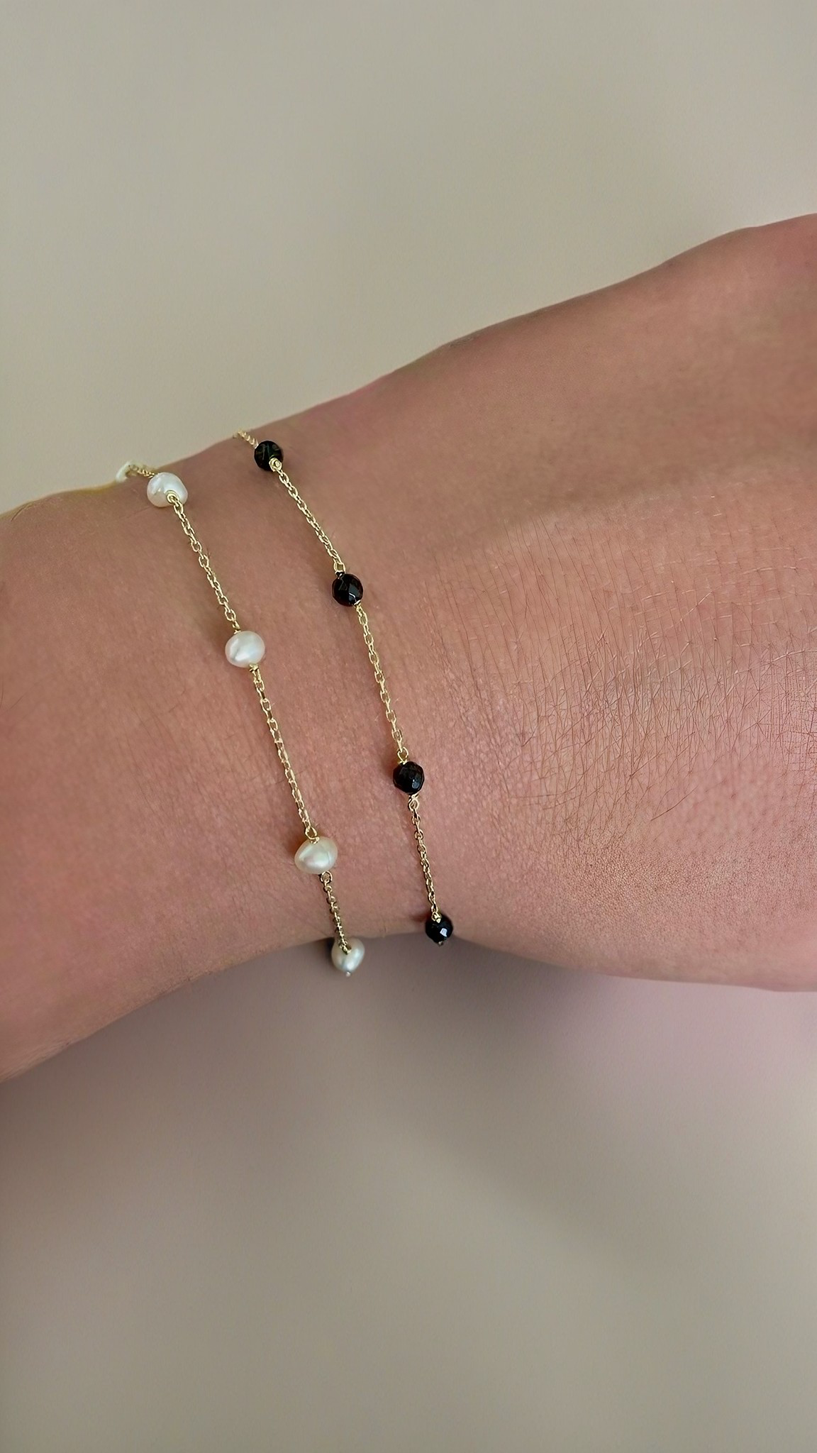 Small 18K gold bracelet with 8 tiny black onyx beads