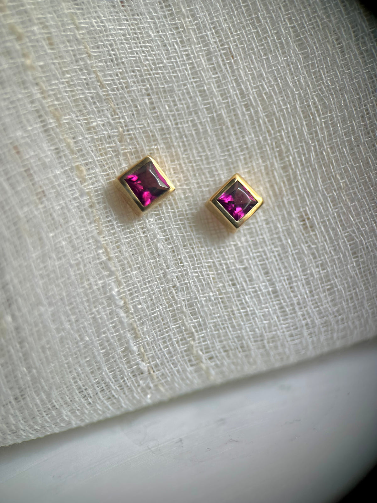 Fuchsia garnet rhombus stud earrings handcrafted in 14K or 18K gold | Yasmin Nabulsi Fine Jewelry