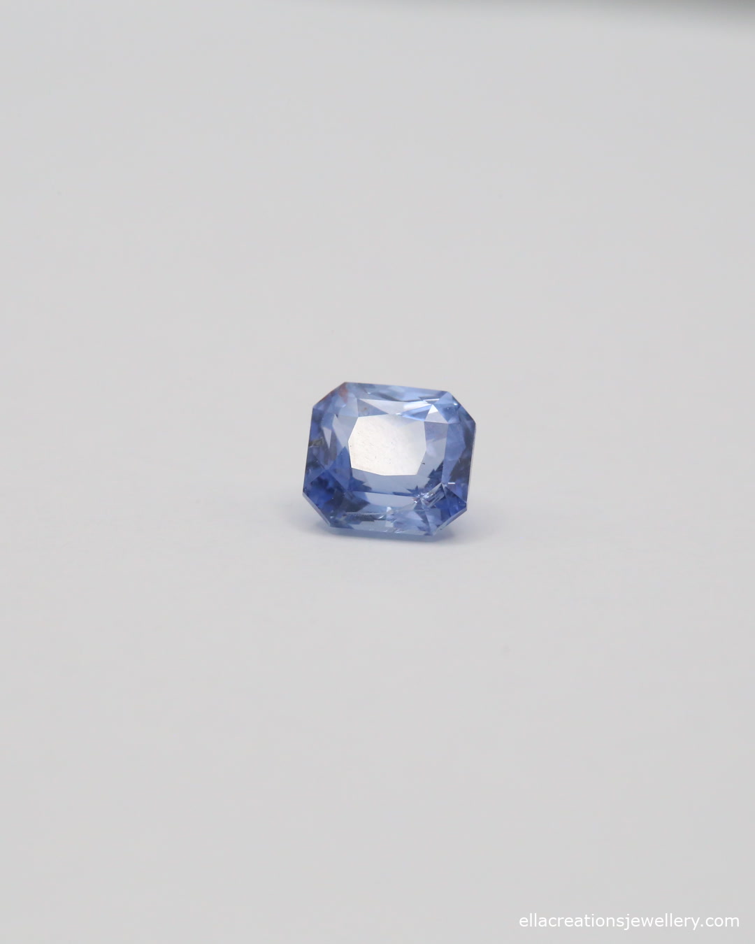 Blue transparent sapphire gemstone, 1.20ct, IGI certified