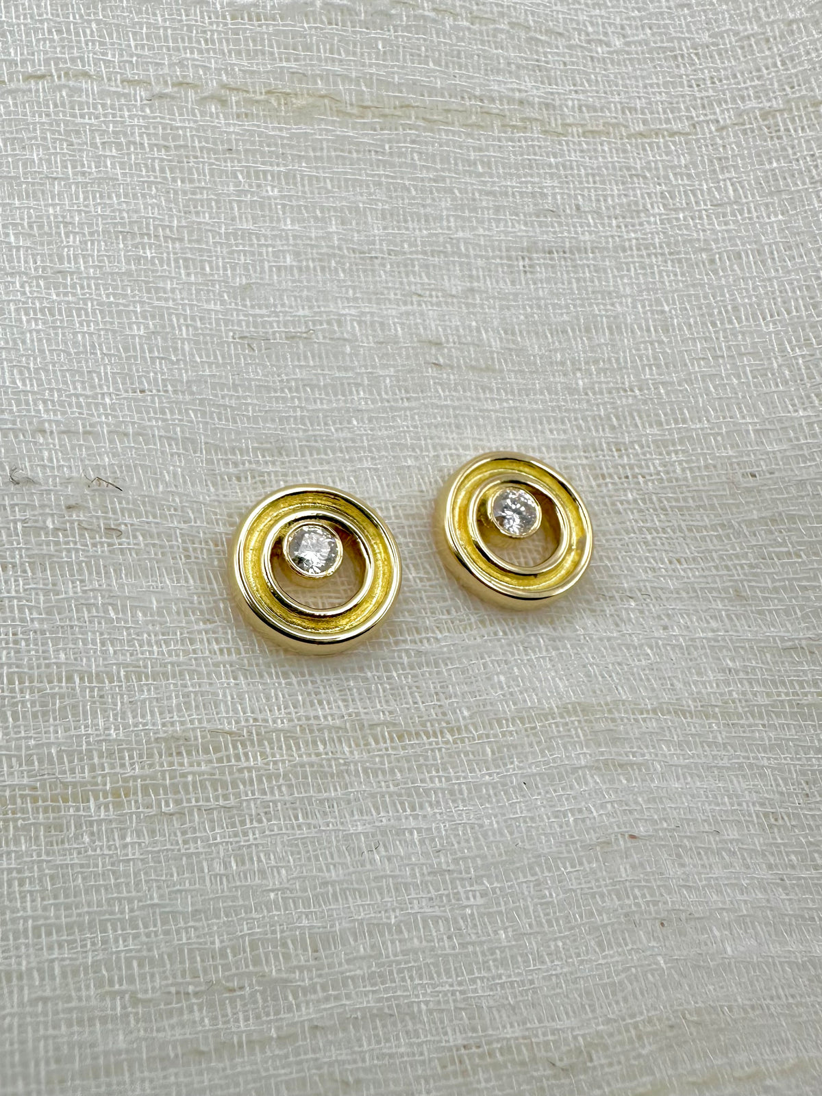 Round 18K gold stud earrings set with 0.2ctw lab grown diamonds