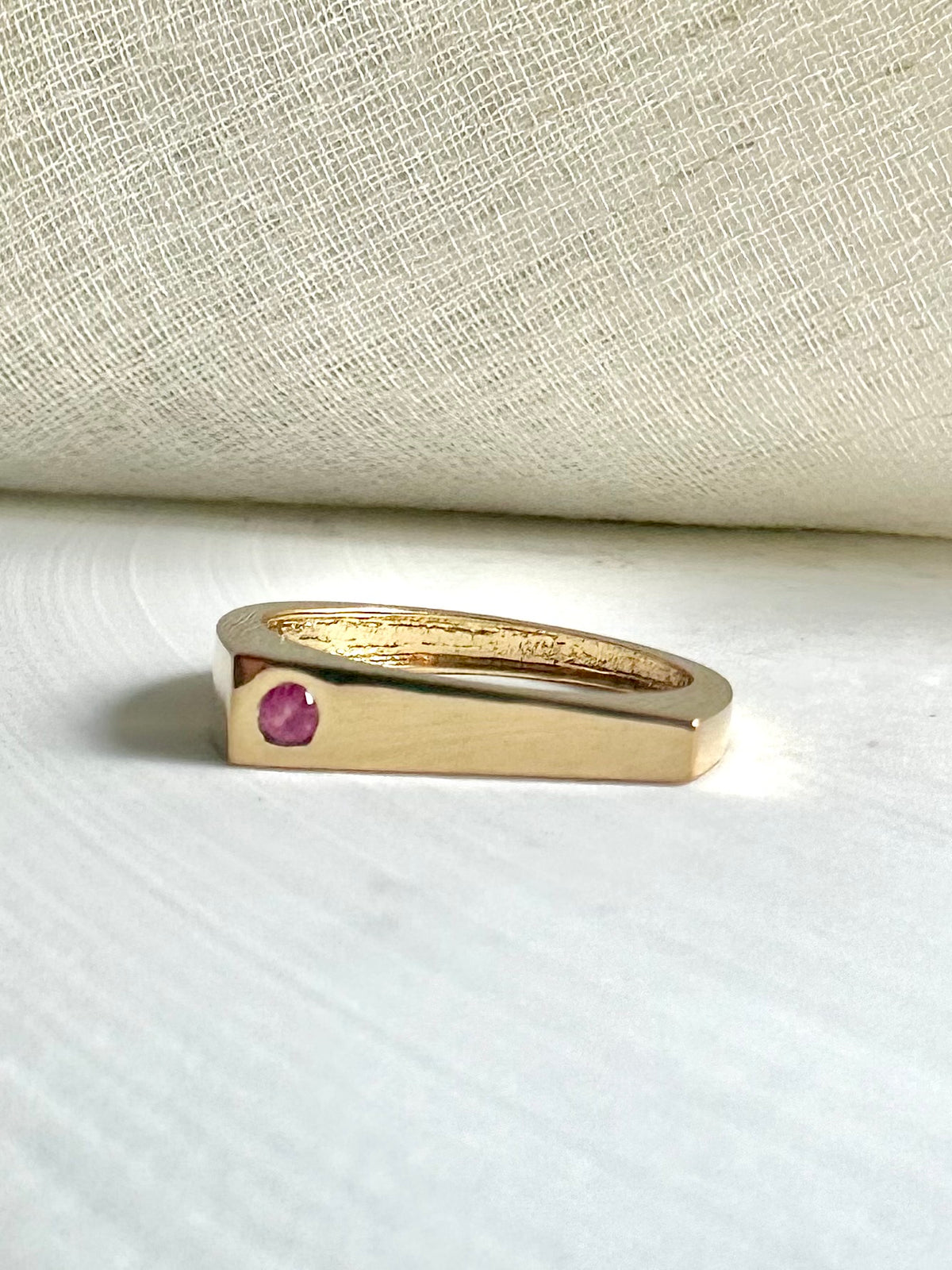 Tokyo Modernist rectangular gold ring with a flat top and a 2mm stone set at its thicker side