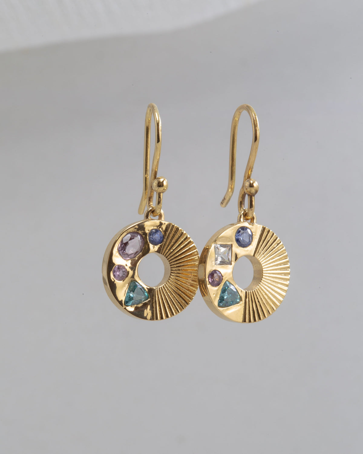 Gold earrings 18k with gemstones 