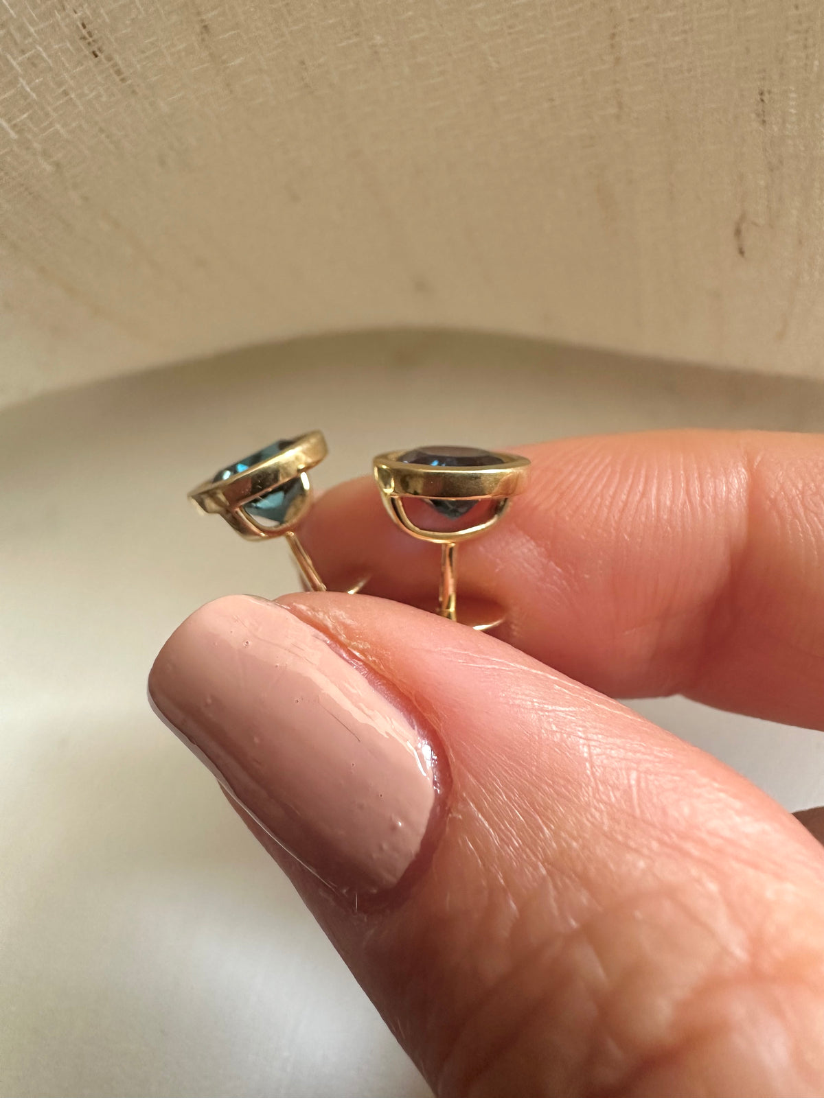 London blue topaz stud, a gemstone of about 1.8 to 2 carats in gold
