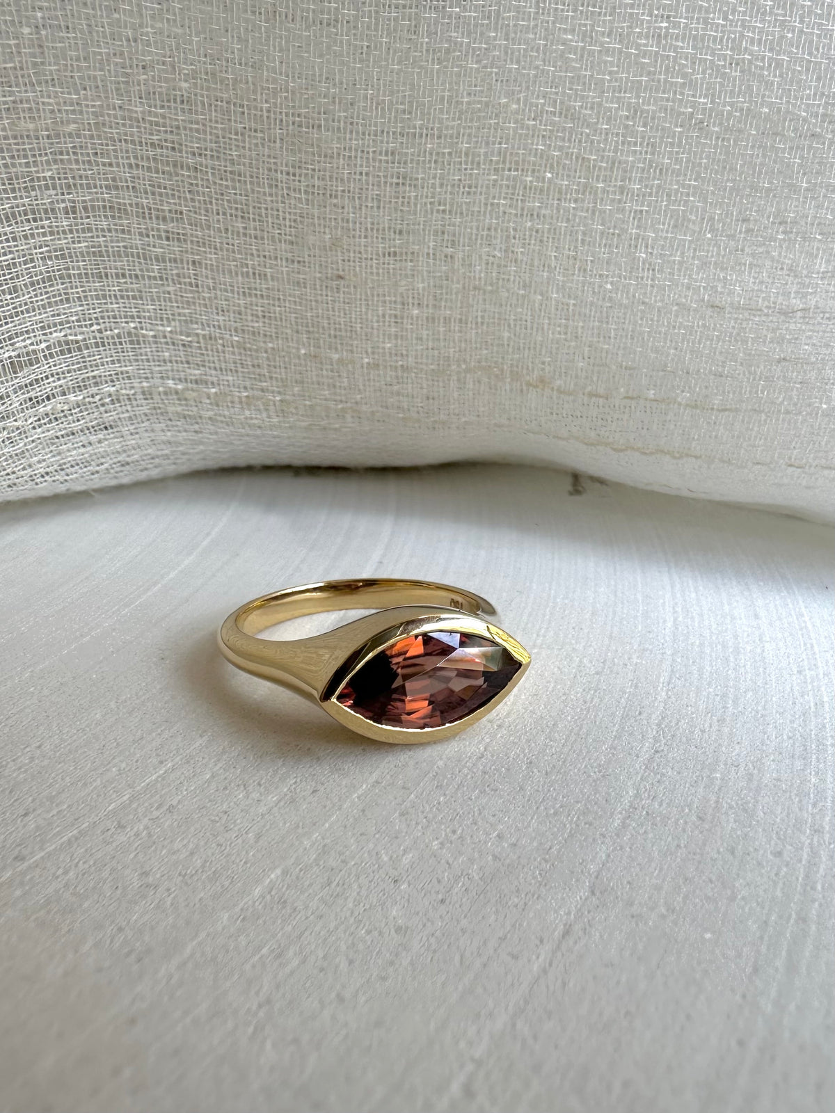 18K gold signet ring with a 4ct natural brownish pink zircon, fourth view