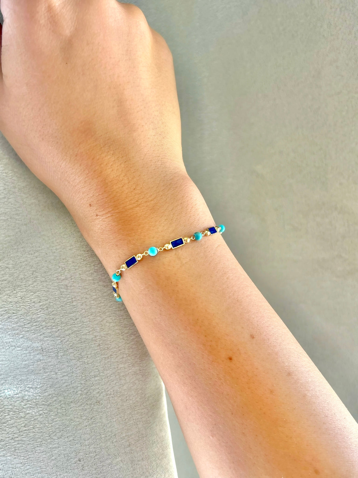 Turquoise and gold bead bracelet with enamel links, 18K gold