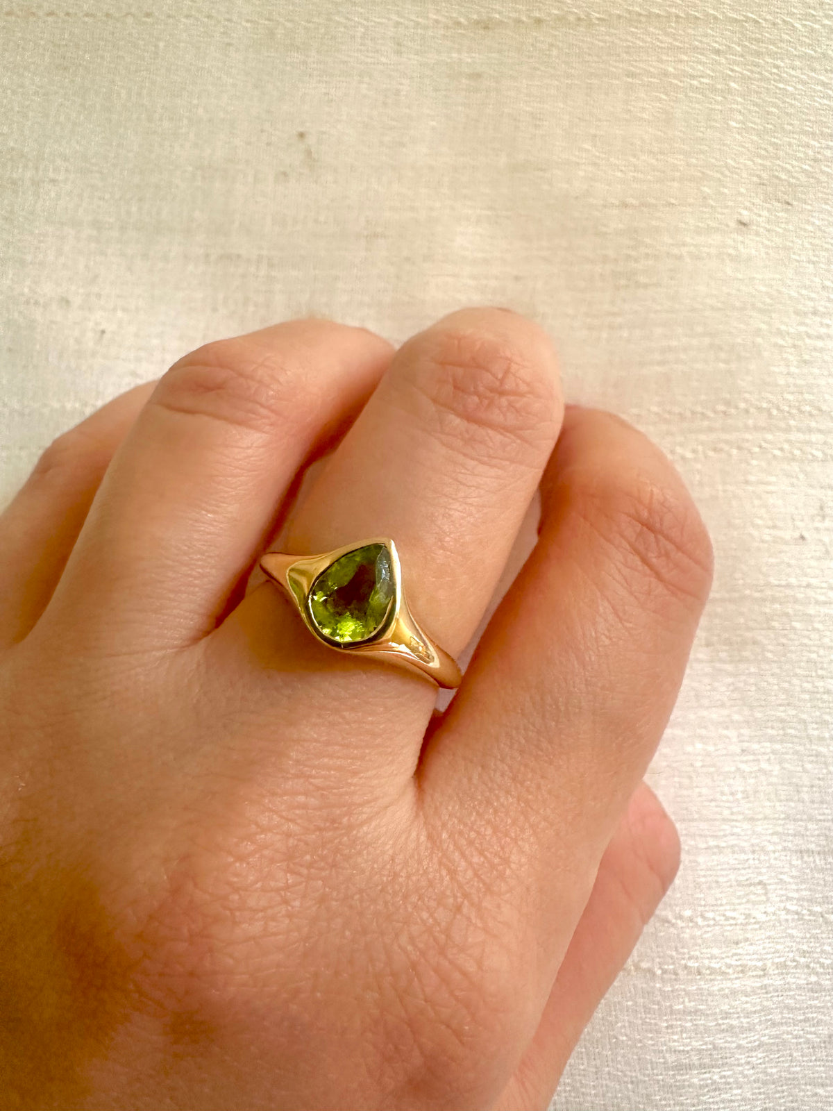 Solid 18K yellow gold peridot signet ring, about 5 grams