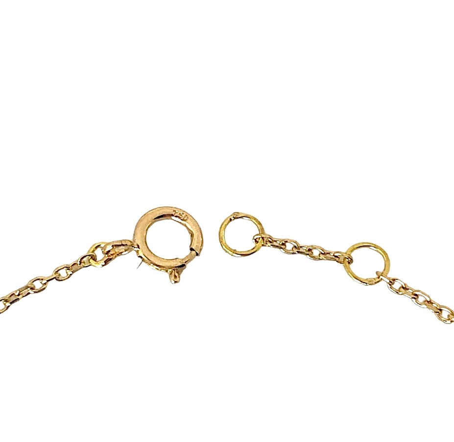 Chain bracelet with white round pearls and colorful enamel points