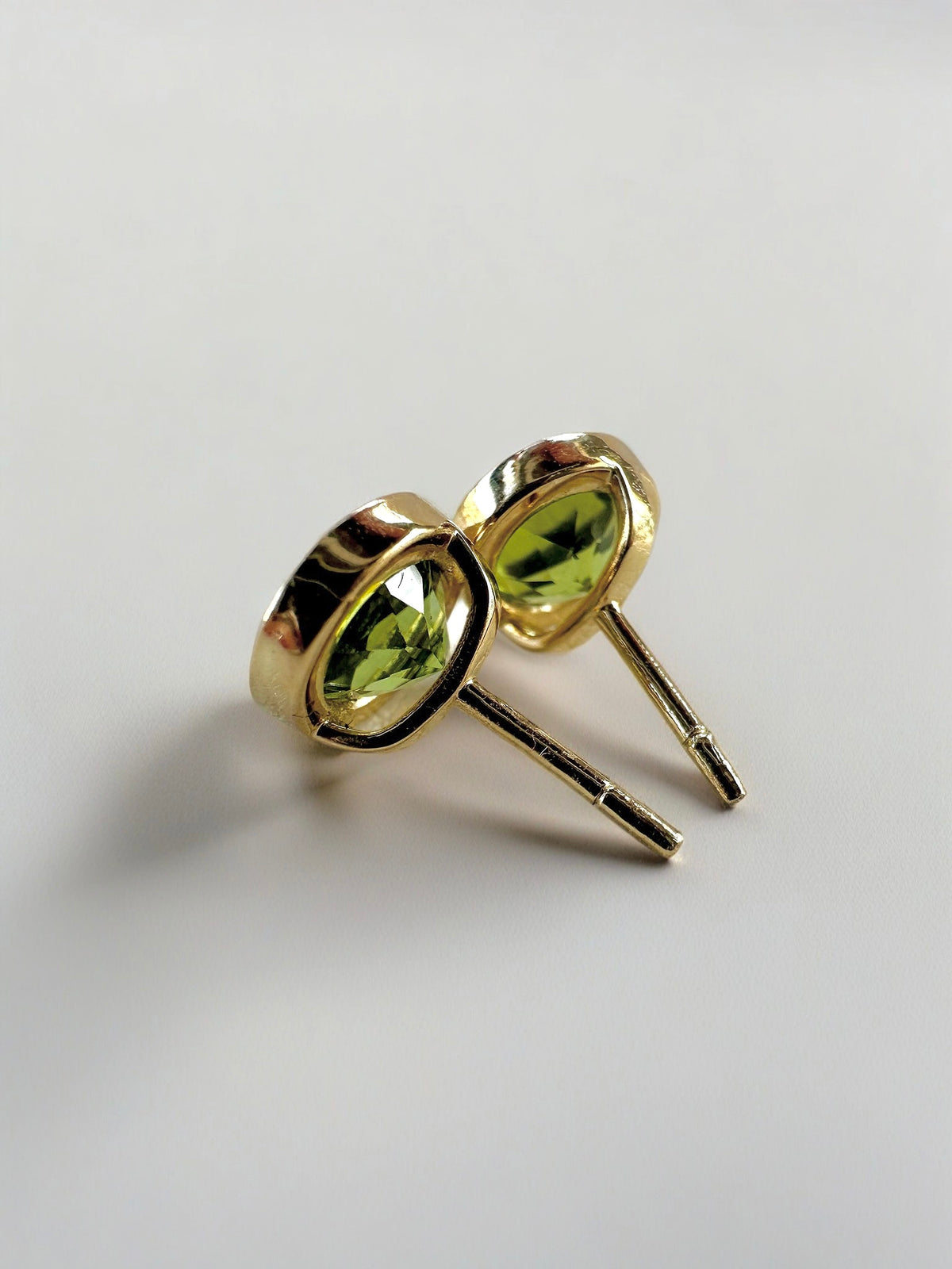 6mm natural peridot stud earrings set in 18K yellow gold