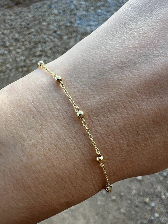 Gold ball bracelet in 18K solid gold, gold beads strung on a delicate chain | Yasmin Nabulsi Fine Jewelry