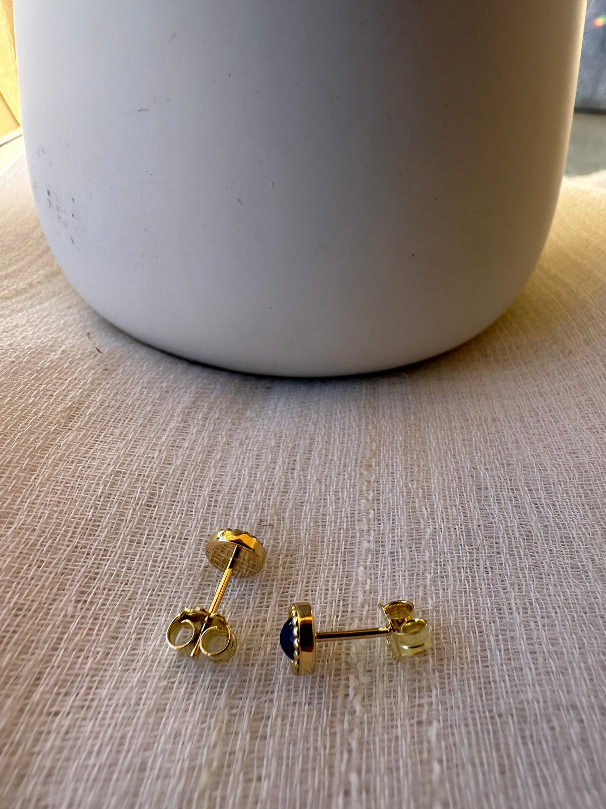 Blue lapis lazuli stud earrings, 6mm round studs in 18K gold