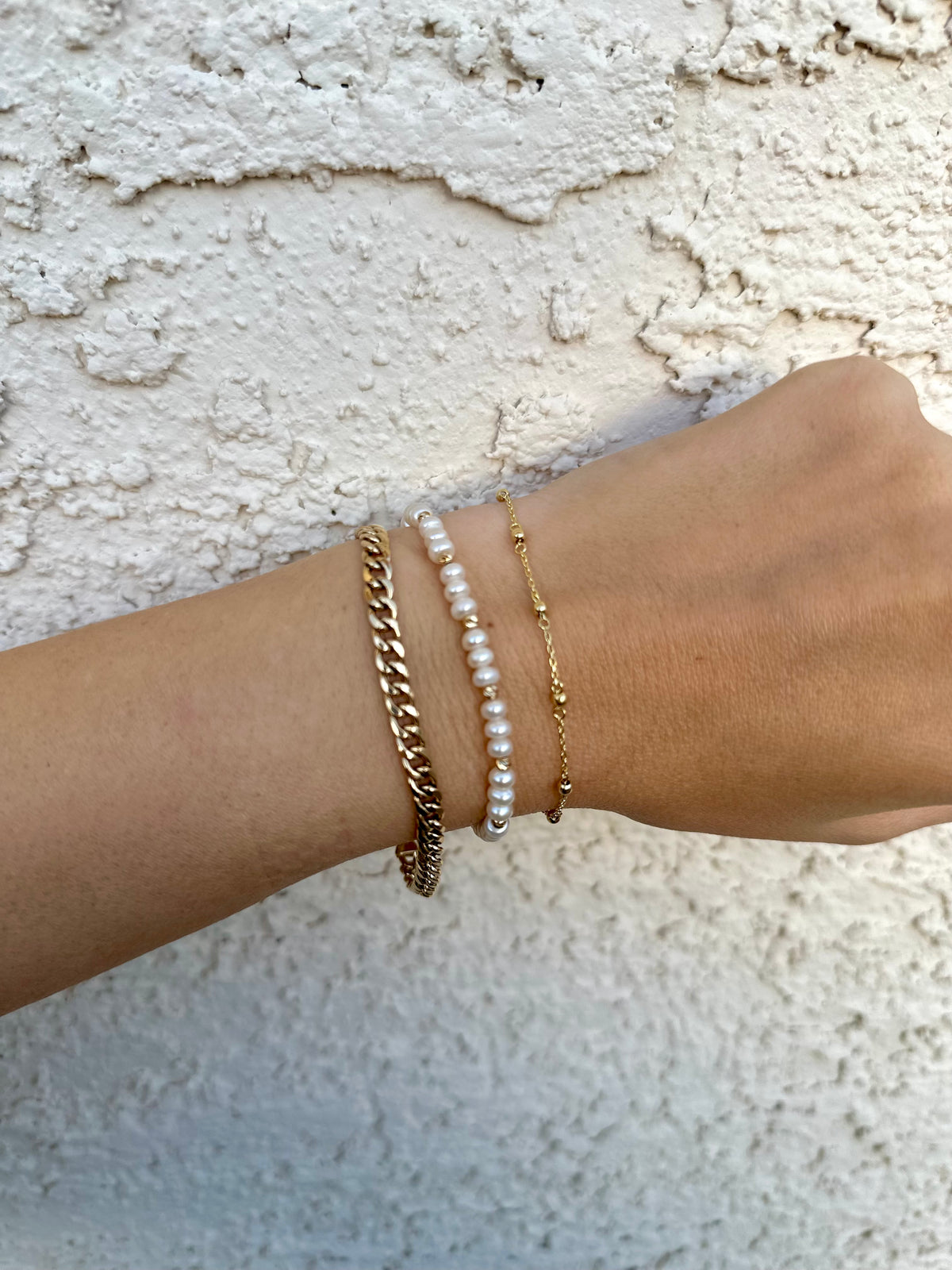 Solid 18 karat gold bracelet with a beaded chain design