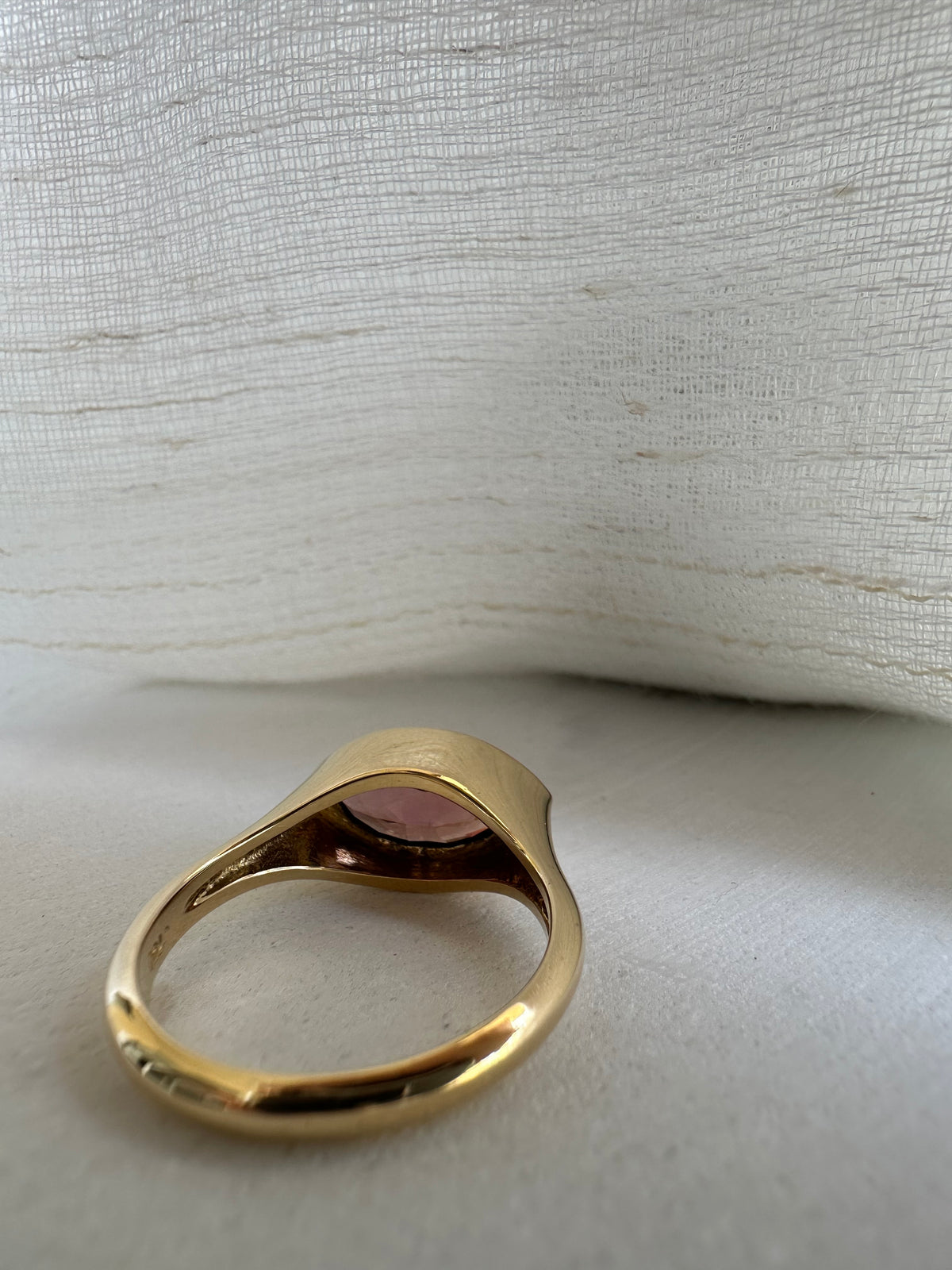 Gold signet ring with a 4ct marquise zircon, fifth view of the ring