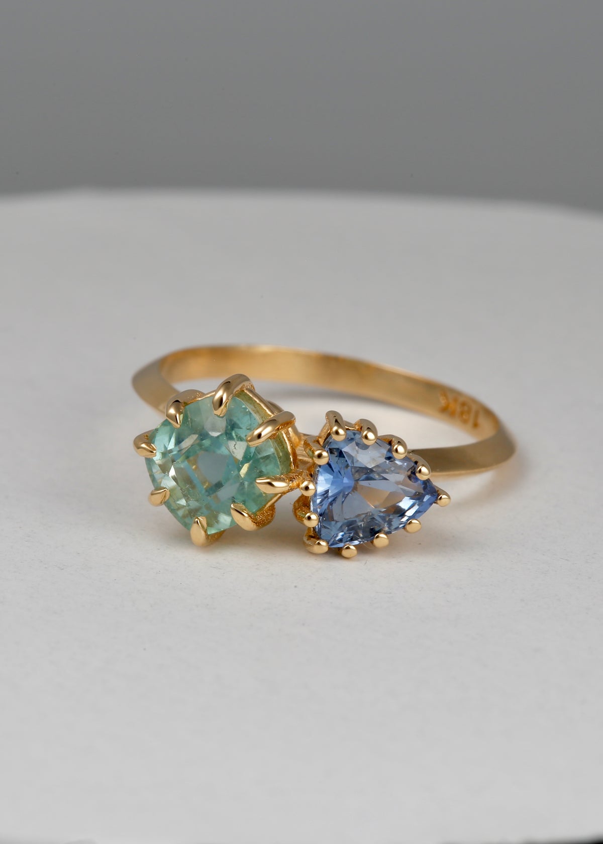 Toi et Moi ring with a 1.9mm knife-edge band in 18K solid gold