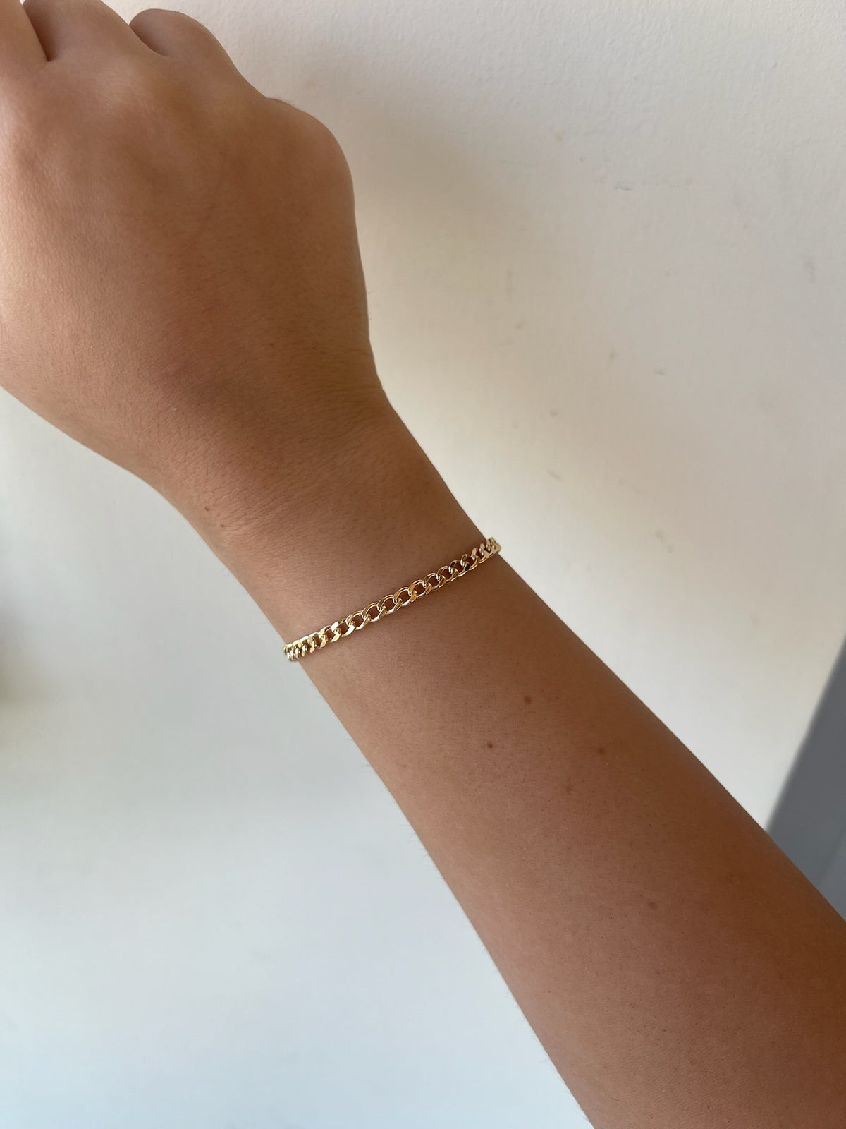 Cuban link bracelet in 18K gold, sixth view