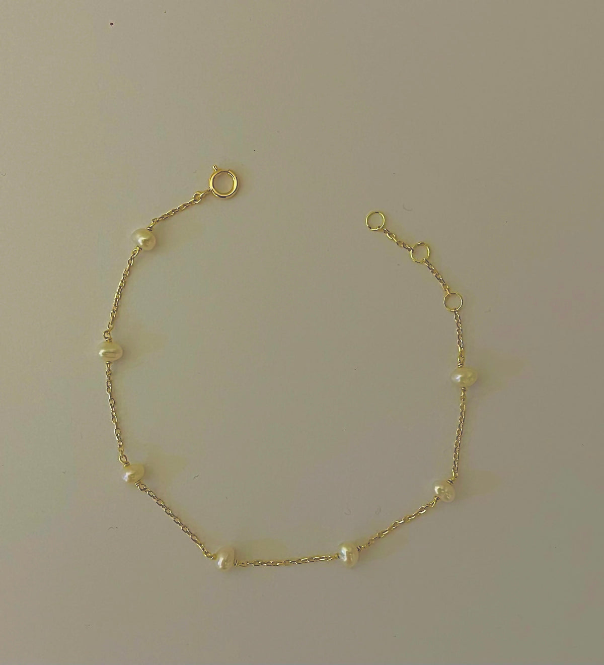 Small 18K gold bracelet with tiny freshwater pearls