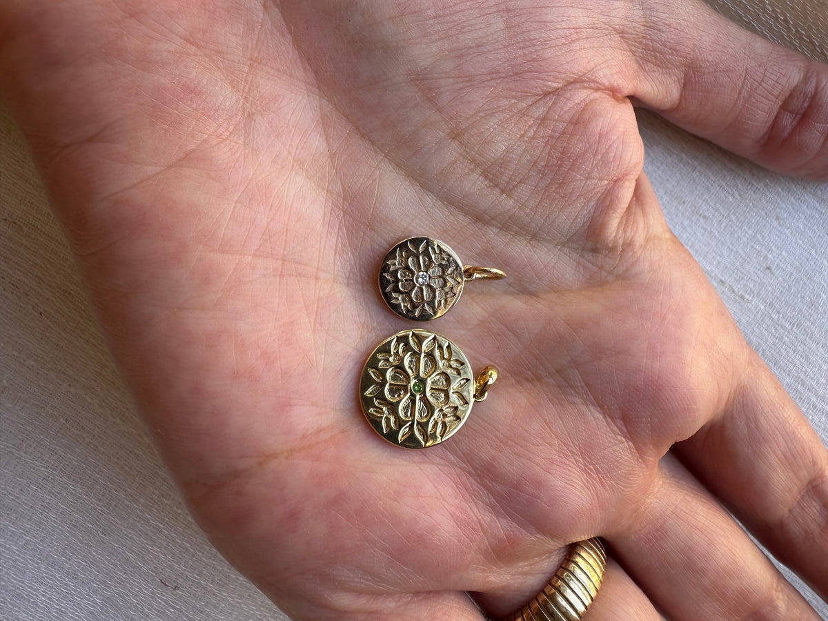 Gold coin pendant with a polished finish and a 1.2 to 1.3mm center stone